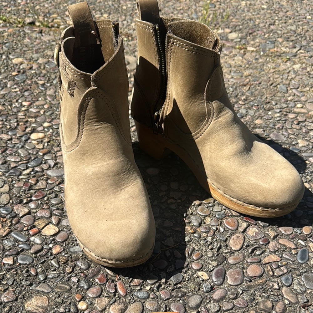 Women's Tan Ankle Boots